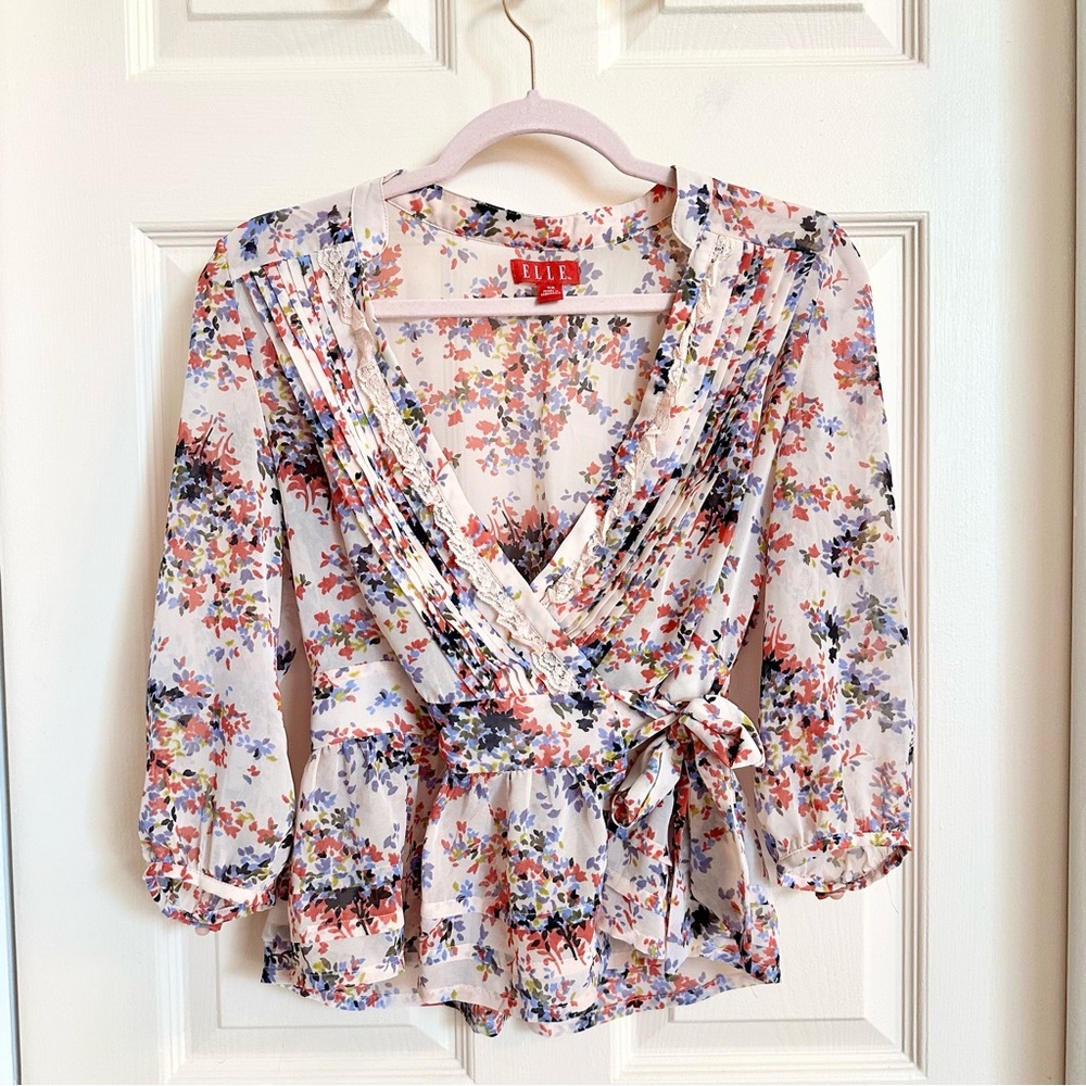 $5‎ SALE Pink floral Elle wrap top